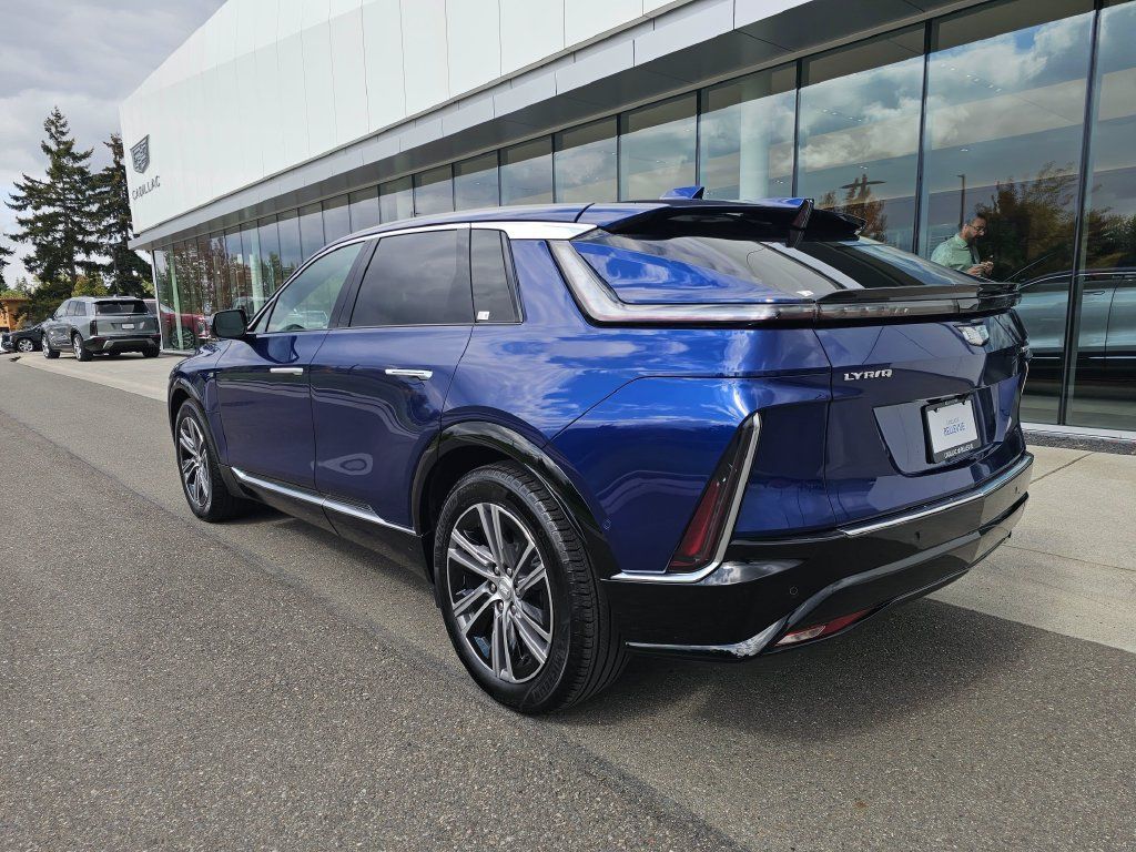 Certified 2024 Cadillac Lyriq Luxury AWD/4WD image 5