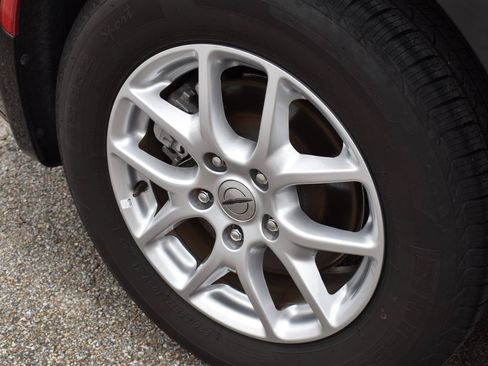Used 2023 Chrysler Pacifica Touring-L FWD image 14
