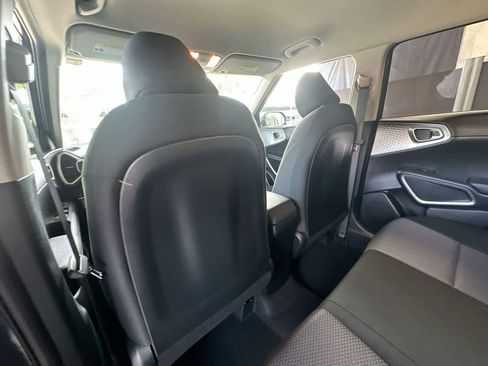 Used 2025 Kia Soul LX w/ LX Technology Package FWD image 23