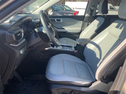 Used 2021 Ford Explorer XLT w/ Equipment Group 202A image 16