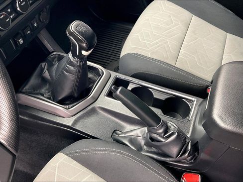 Used 2022 Toyota Tacoma TRD Off-Road image 15