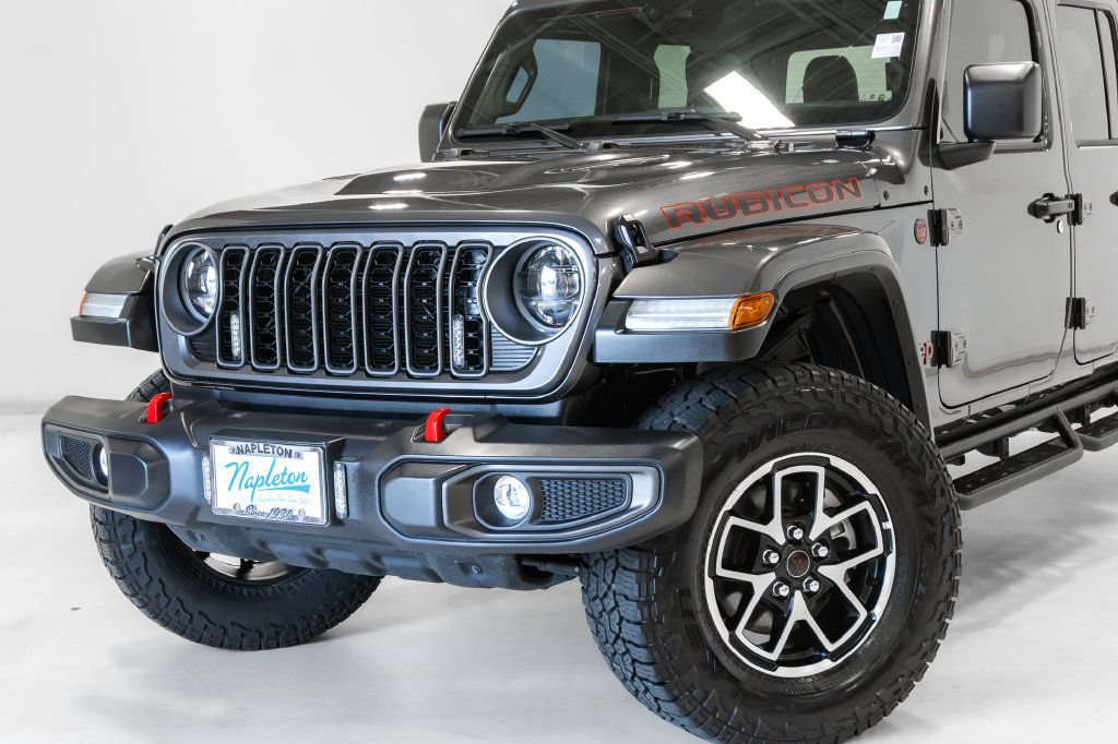 Used 2025 Jeep Gladiator Rubicon w/ Convenience Group AWD/4WD image 2