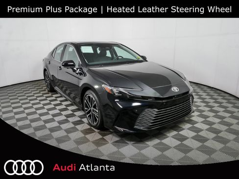 Used 2025 Toyota Camry XLE w/ Premium Plus Package FWD image 1