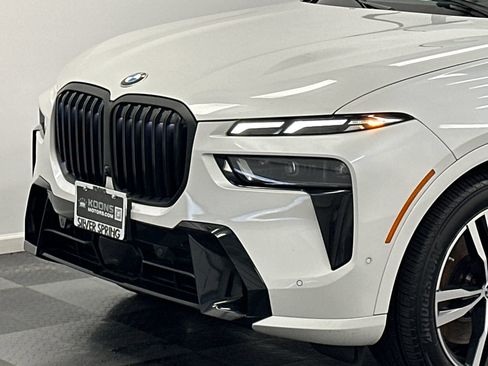 Used 2023 BMW X7 xDrive40i w/ M Sport Package AWD/4WD image 2