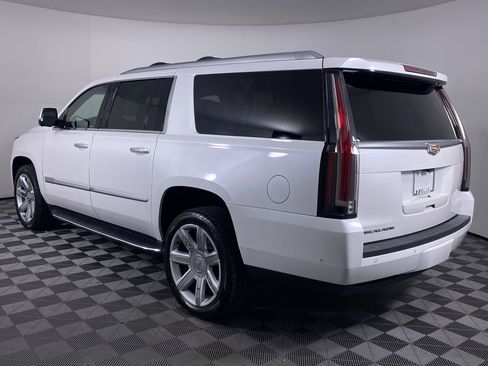 Used 2019 Cadillac Escalade ESV Luxury image 19