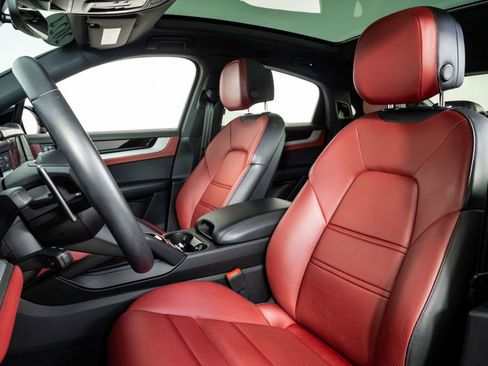 Certified 2024 Porsche Cayenne Coupe AWD/4WD image 5