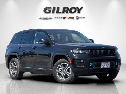 Used 2023 Jeep Grand Cherokee Trailhawk w/ Advanced Protech Group II AWD/4WD image 2