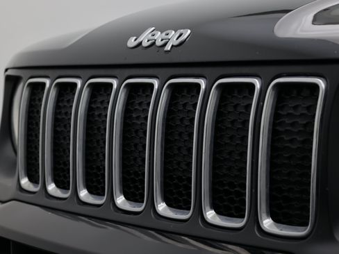 Used 2019 Jeep Renegade Sport w/ Sport Appearance Group FWD image 12
