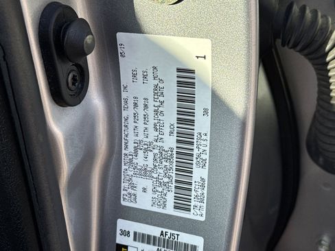 Used 2019 Toyota Tundra SR5 w/ SR5 Upgrade Package AWD/4WD image 27