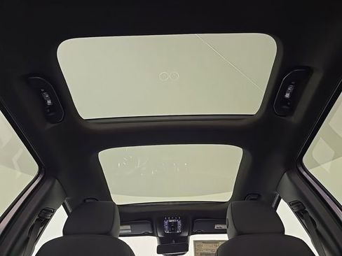 New 2026 Mercedes-Benz GLB 250 4MATIC image 14