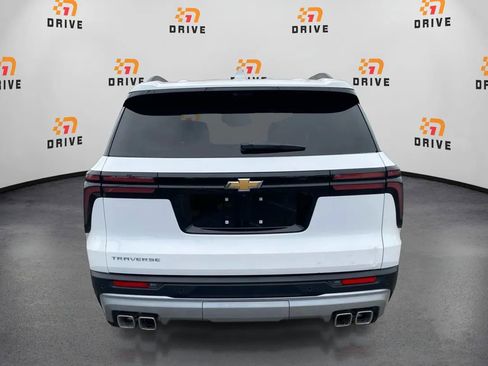 Used 2026 Chevrolet Traverse LT w/ Driver Confidence Package FWD image 4