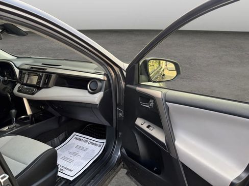 Used 2017 Toyota RAV4 XLE AWD/4WD image 19