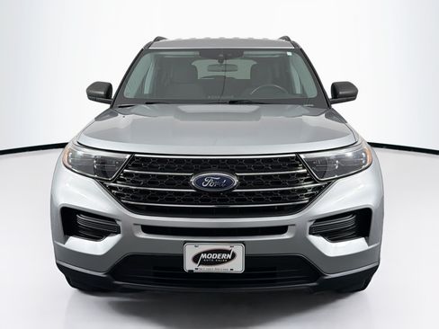 Used 2023 Ford Explorer XLT AWD/4WD image 4