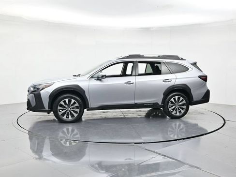 Used 2025 Subaru Outback Touring AWD/4WD image 7