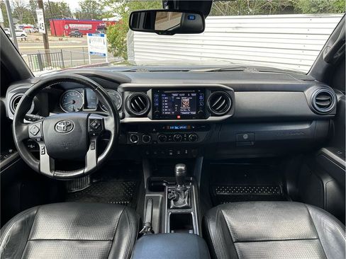 Used 2018 Toyota Tacoma TRD Off-Road w/ TRD Premium Off Road Package AWD/4WD image 18