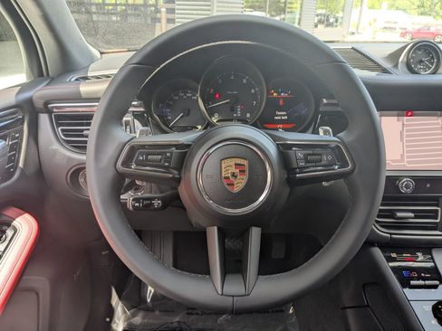 Used 2025 Porsche Macan image 15