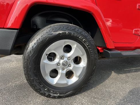 Used 2014 Jeep Wrangler Unlimited Sahara w/ Connectivity Group AWD/4WD image 9
