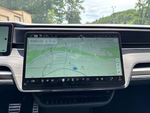 Used 2024 Rivian R1S Adventure AWD/4WD image 18