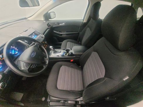 Used 2018 Ford Edge SE image 17