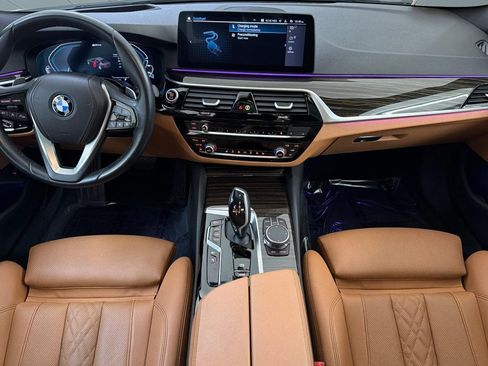 Used 2023 BMW 530e w/ Premium Package image 16