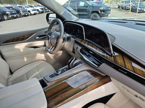 Used 2023 Cadillac Escalade Premium Luxury Platinum w/ LPO, Radiant Package AWD/4WD image 10