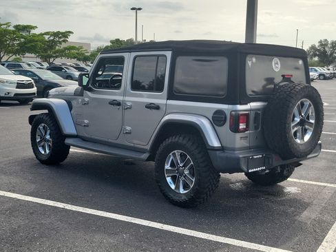 Used 2018 Jeep Wrangler Unlimited Sahara AWD/4WD image 4