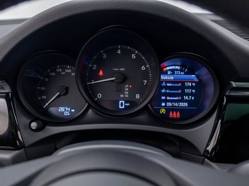 Certified 2026 Porsche Macan AWD/4WD image 24