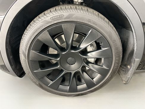 Used 2023 Tesla Model Y Long Range AWD/4WD image 35