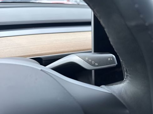 Used 2022 Tesla Model Y Long Range image 17