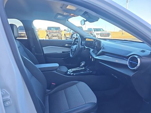 Used 2024 Chevrolet Trax LT image 27