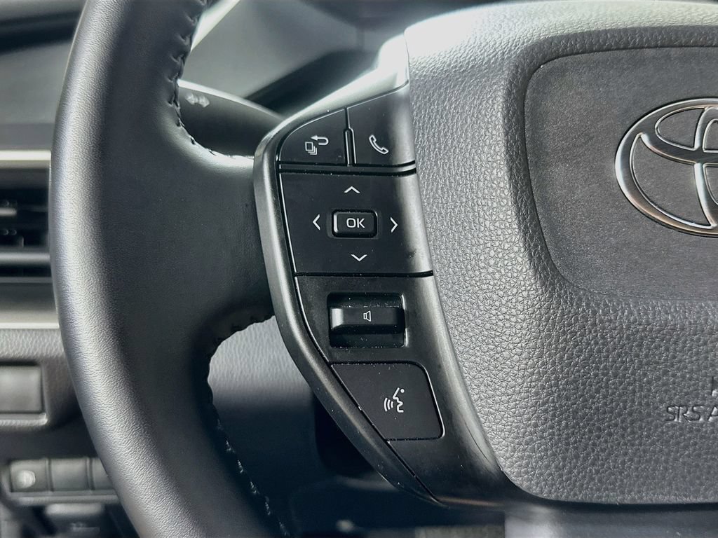 Used 2025 Toyota Prius LE FWD image 22