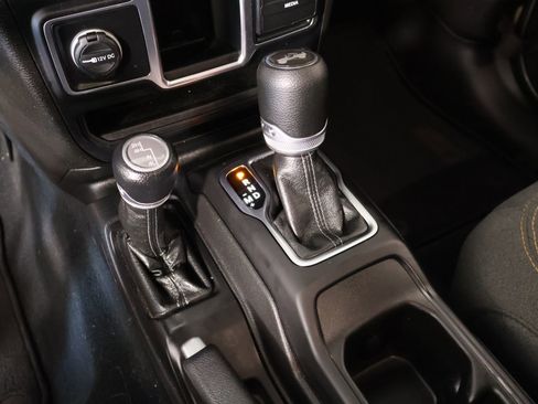 Used 2024 Jeep Wrangler Unlimited Sport AWD/4WD image 7