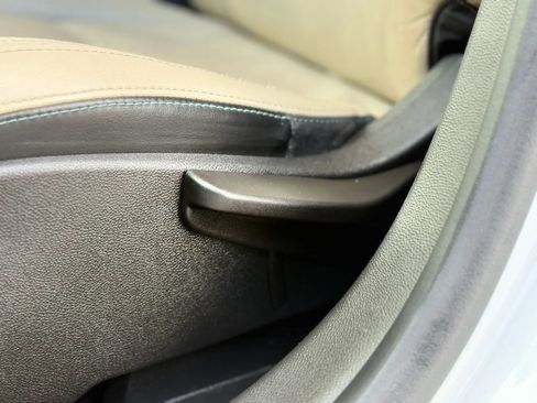 Used 2012 Chevrolet Volt Premium w/ Premium Trim Package FWD image 21