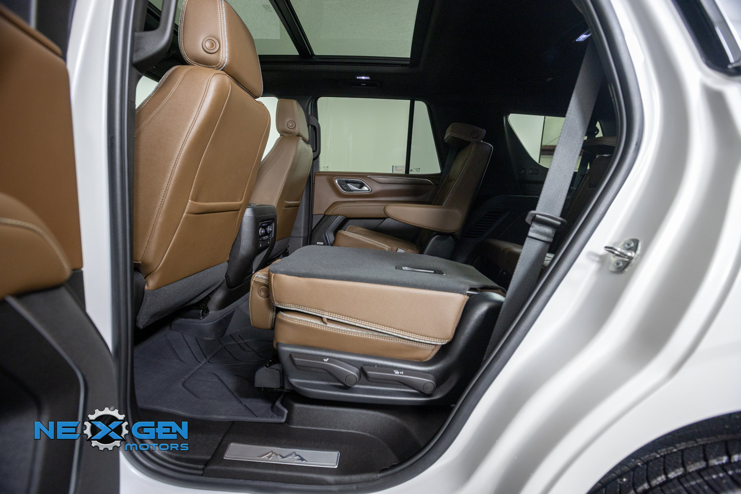 Used 2023 Chevrolet Tahoe High Country AWD/4WD image 30