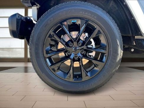 Used 2022 Jeep Wrangler Unlimited Sahara w/ Cold Weather Group image 9