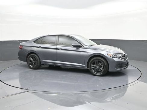 Used 2023 Volkswagen Jetta SE FWD image 17