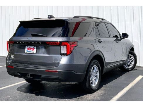 Used 2026 Ford Explorer Active AWD/4WD image 11