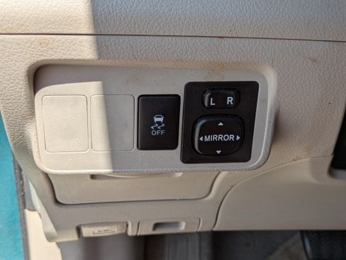 Used 2010 Toyota Corolla LE FWD image 25