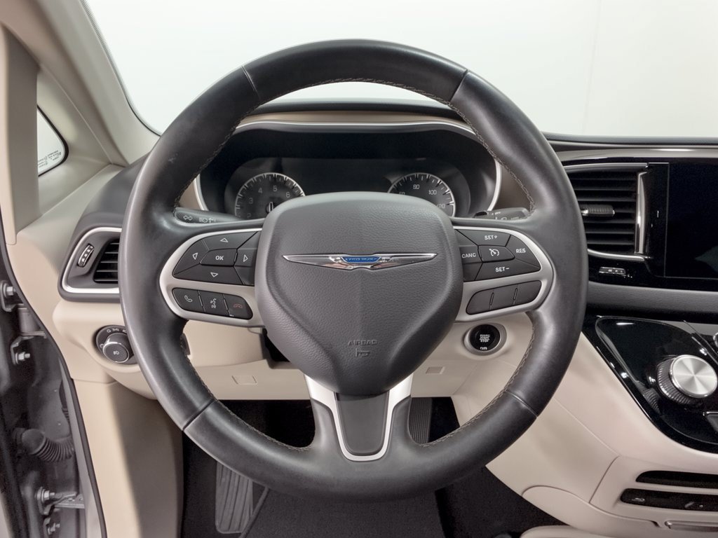 Used 2017 Chrysler Pacifica Touring-L Plus w/ Tire & Wheel Group FWD image 10