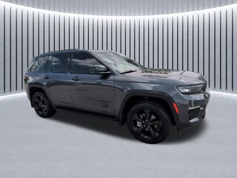 Used 2024 Jeep Grand Cherokee L Altitude AWD/4WD image 25