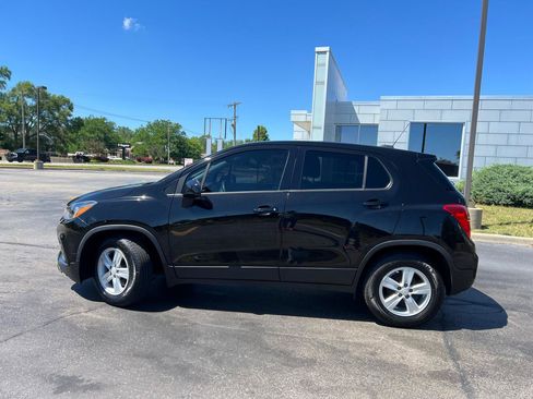 Used 2020 Chevrolet Trax LS w/ Tint and Cruise Package FWD image 4