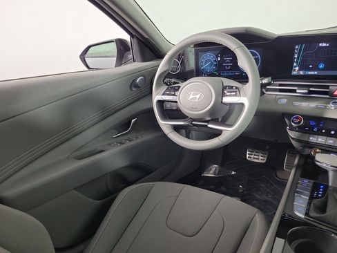 New 2025 Hyundai Elantra SEL image 5