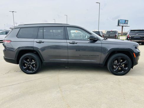 Used 2023 Jeep Grand Cherokee L Limited w/ Black Appearance Package image 45