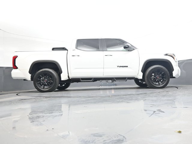 Used 2025 Toyota Tundra SR5 w/ SR5 Premium Package AWD/4WD image 32