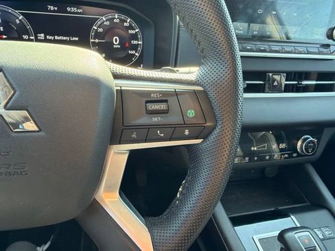 Used 2023 Mitsubishi Outlander 4WD Plug-In Hybrid image 21