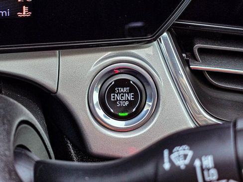 Certified 2025 Chevrolet Trax LT image 23