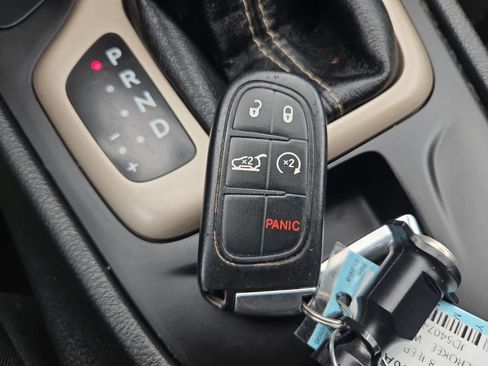 Used 2018 Jeep Cherokee Limited image 34