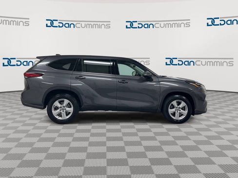 Used 2022 Toyota Highlander L FWD image 9