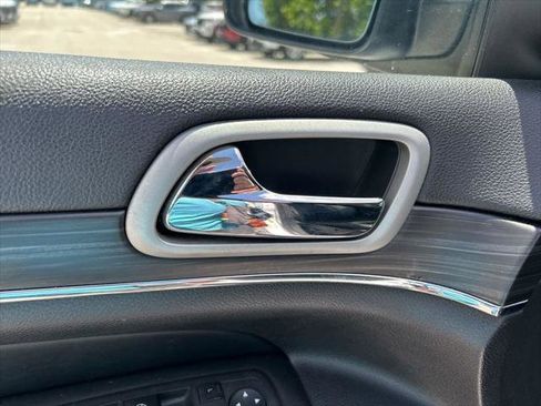 Certified 2022 Jeep Grand Cherokee Limited image 14