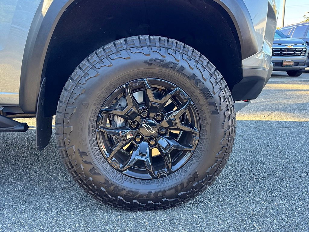 Certified 2026 Chevrolet Colorado ZR2 w/ Midnight Edition AWD/4WD image 10